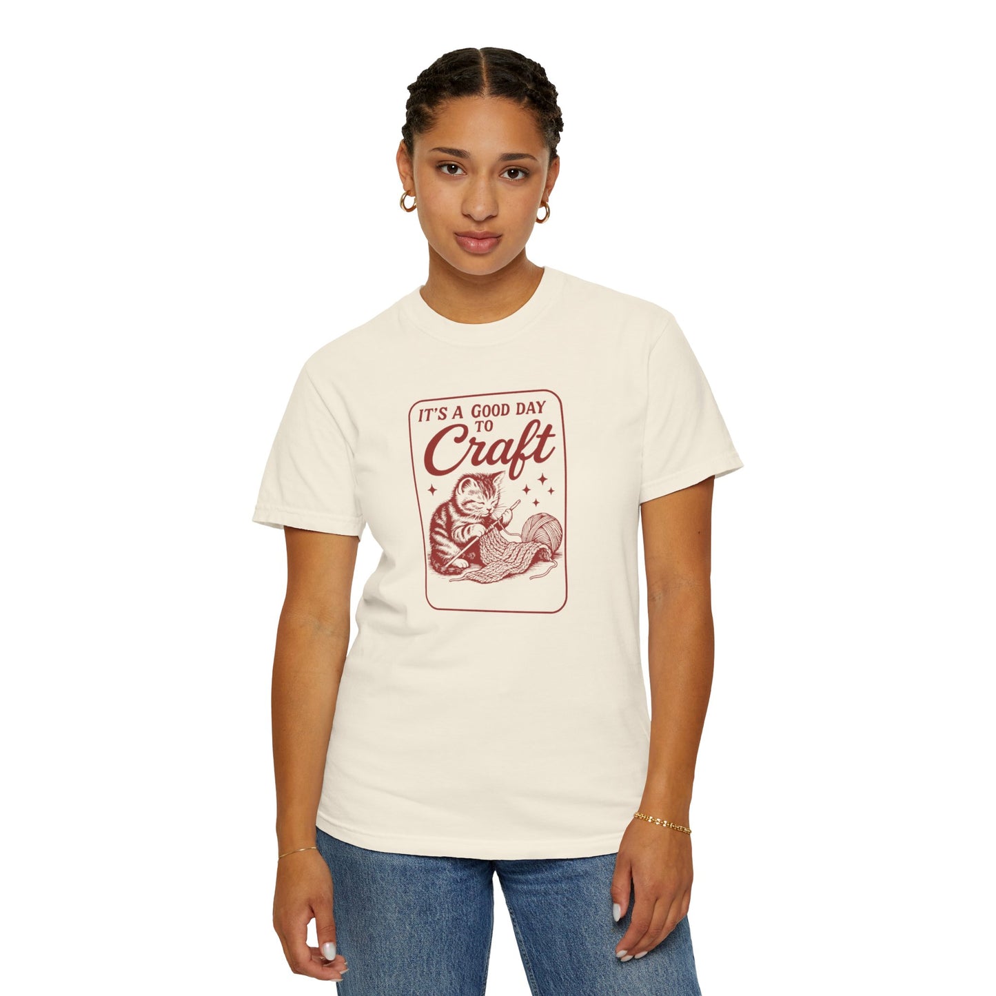 "It’s a Good Day to Craft" Vintage Cat T-Shirt – Cozy Crafter Tee for Craft Lovers