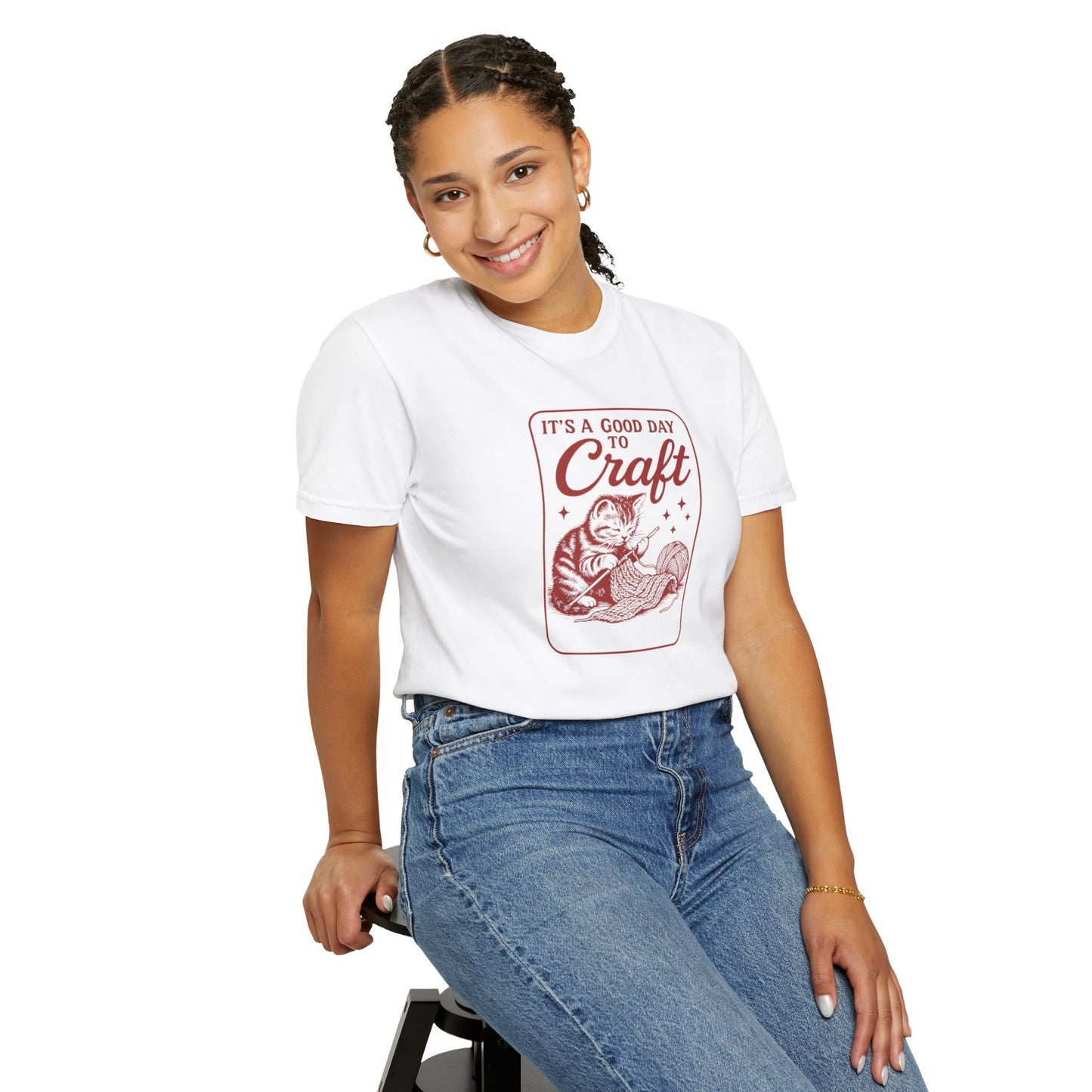 "It’s a Good Day to Craft" Vintage Cat T-Shirt – Cozy Crafter Tee for Craft Lovers