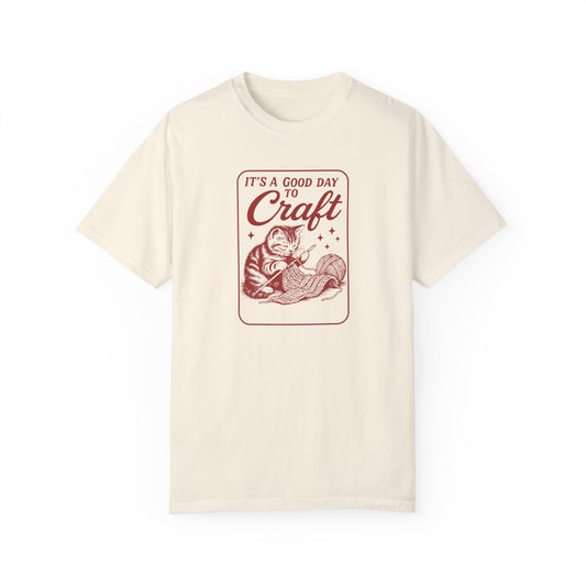 "It’s a Good Day to Craft" Vintage Cat T-Shirt – Cozy Crafter Tee for Craft Lovers
